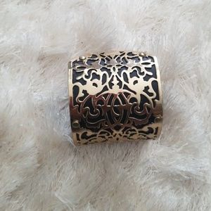 Gold cleopatra cuff bracelet